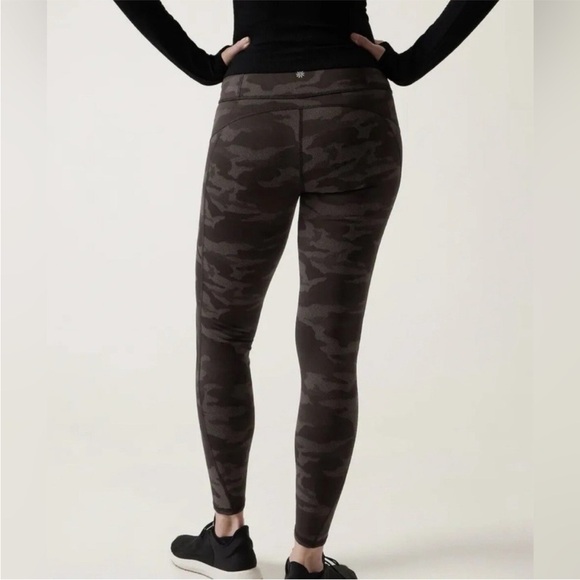 Athleta Rainier Reflective Tight Leggings Size Small NWT Camo black & gray - Picture 4 of 16